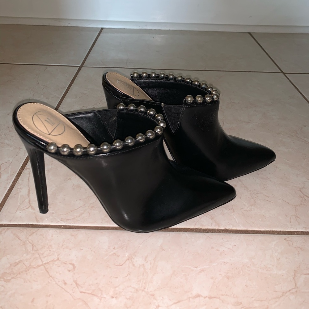 Open-heel bootie